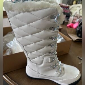 BearPaw White Quilted Boots